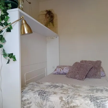 Authentic House Small, Bright And Calm شقة