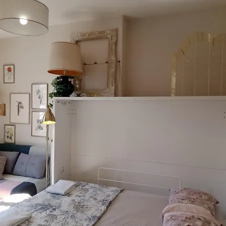 Authentic House Small, Bright And Calm باريس