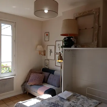 Authentic House Small, Bright And Calm
