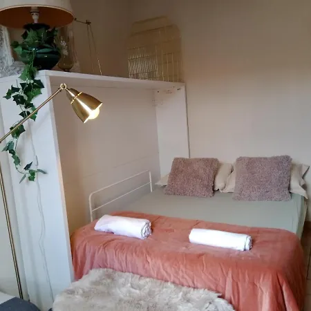 Apartment Authentic House Small, Bright And Calm
