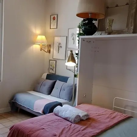 Authentic House Small, Bright And Calm باريس