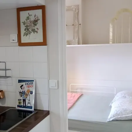 Authentic House Small, Bright And Calm شقة باريس