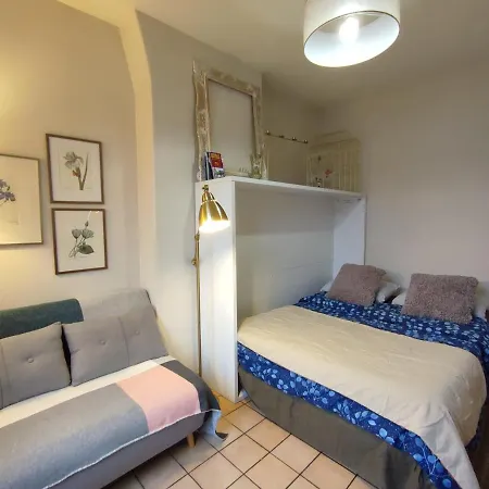 Apartment Authentic House Small, Bright And Calm Paris