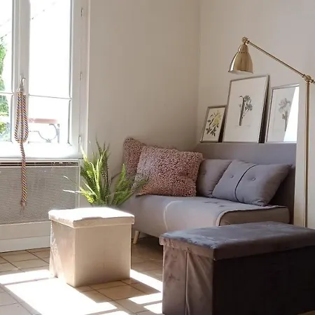 Authentic House Small, Bright And Calm باريس
