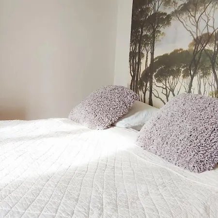 Daire Authentic House Small, Bright And Calm Paris