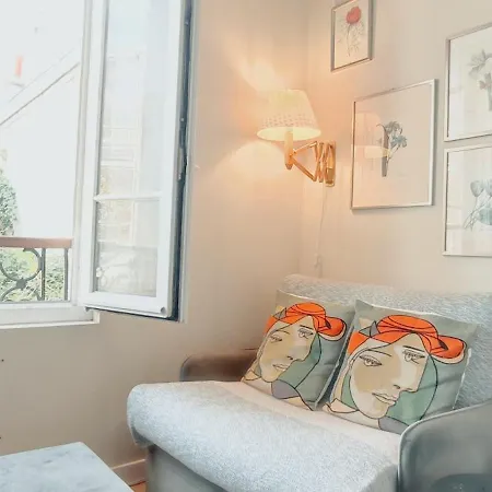 Apartment Paris Authentic House Small, Bright And Calm