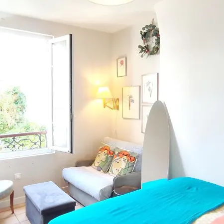 Paris Authentic House Small, Bright And Calm Apartment Gentilly
