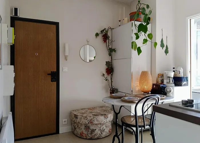 Authentic House Small, Bright And Calm Paris