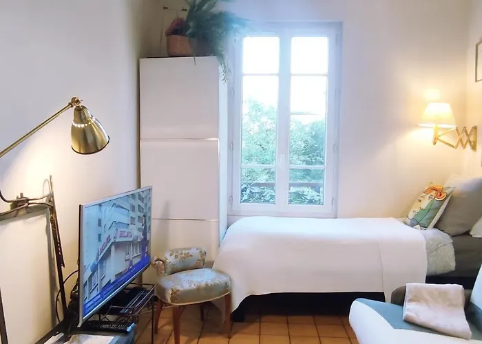 Apartment Authentic House Small, Bright And Calm Paris