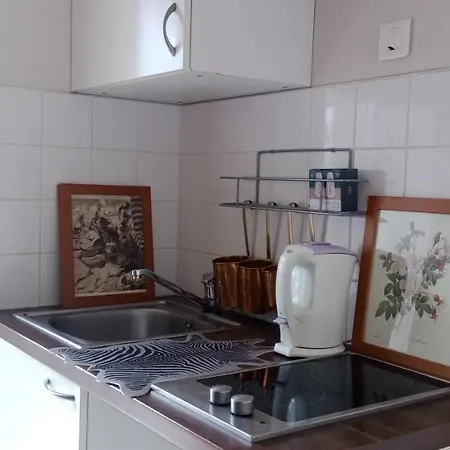 Authentic House Small, Bright And Calm *